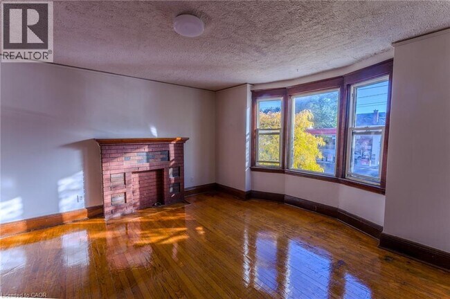 Photo - 1369 Main St E Unit 2