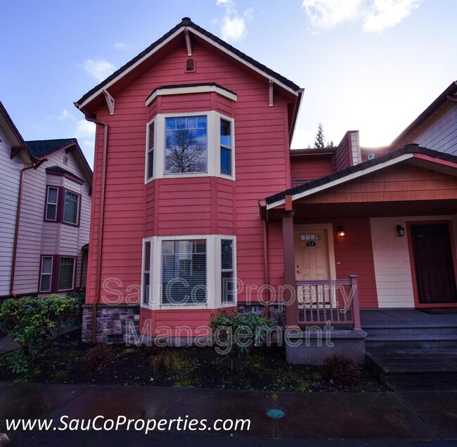Building Photo - 2025 Elm St Unit 4-A