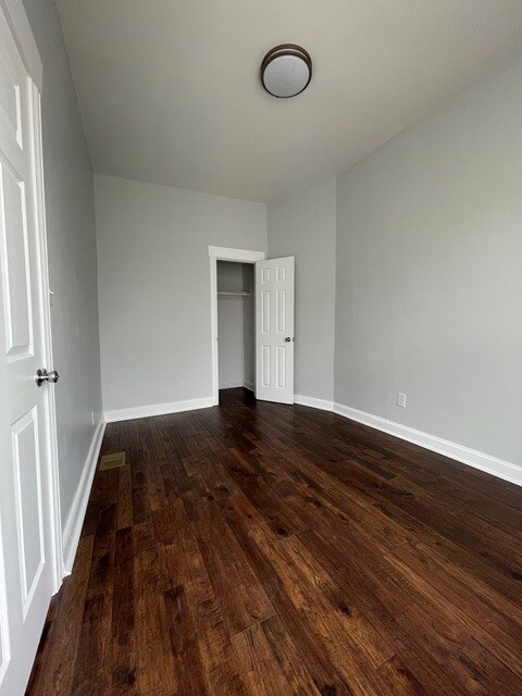 916 W 68th St