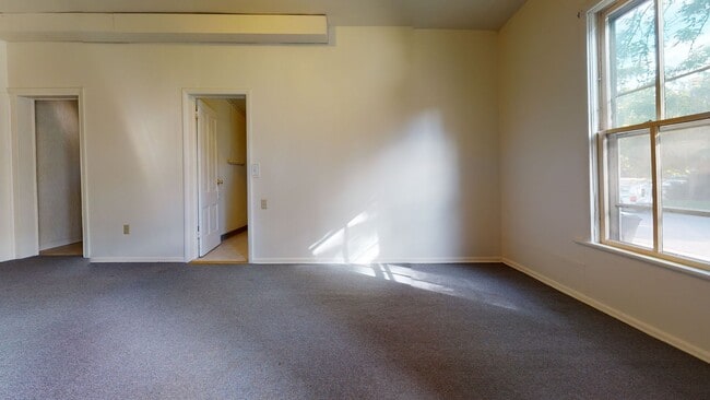 Photo - 701 6th St SE Unit #1 (lower)