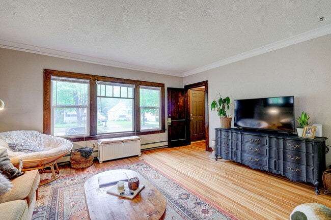 Photo - 832 Dayton Ave