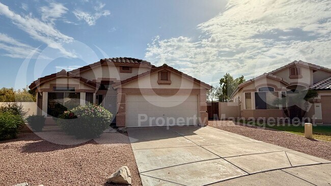 Photo - 417 E Cantebria Dr