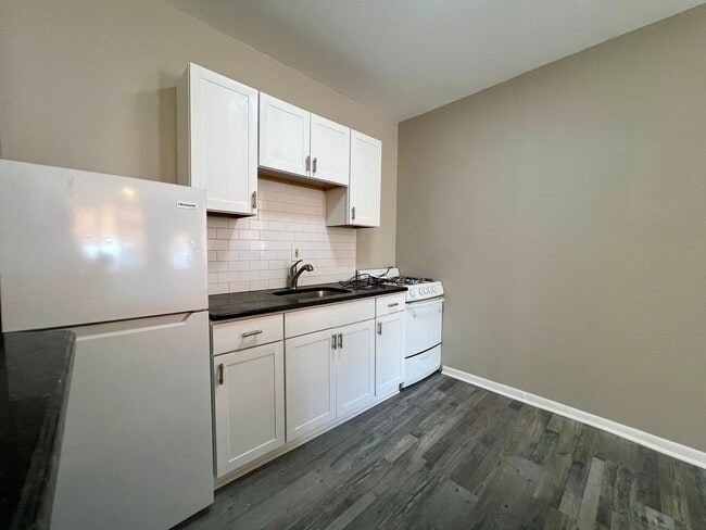 Building Photo - 2419 S 62nd St Unit 1