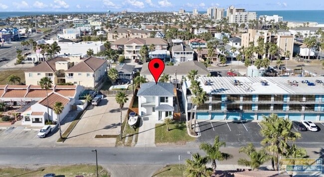 Photo - 104 W Pompano St