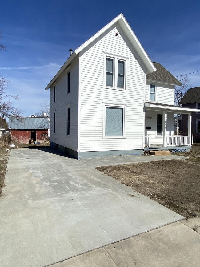 Photo - 540 8th Ave