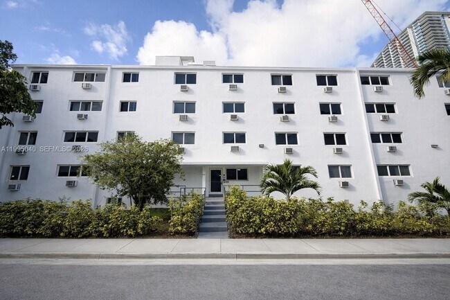 Photo - 143 SW 9th St Unit 310