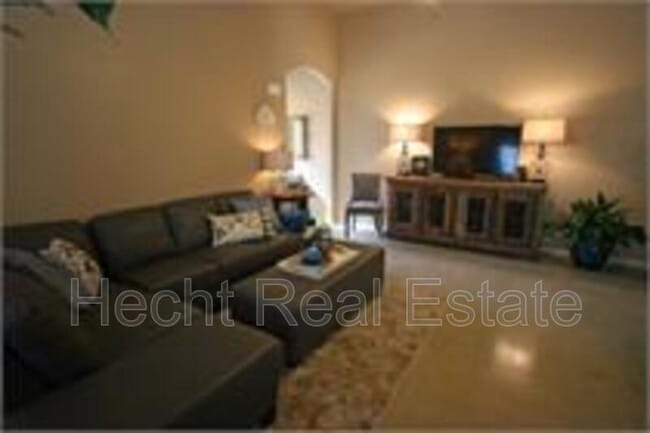 Photo - 180 Joanne Cv