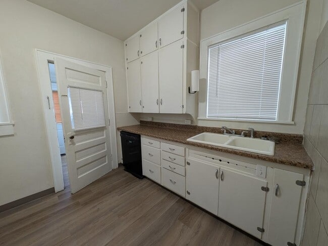 Photo - 124-134.5-1345 Hamilton St