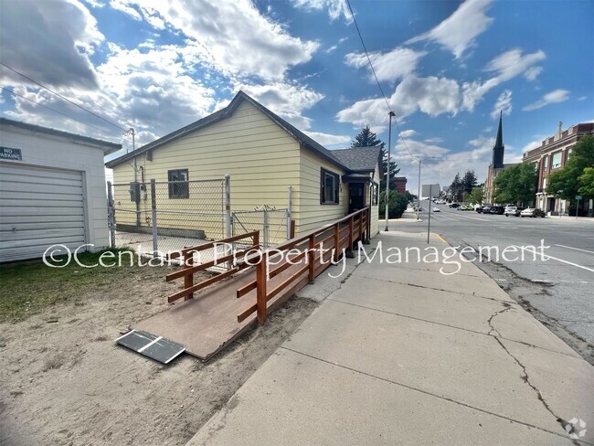 Building Photo - 220 W Mercury St Unit House