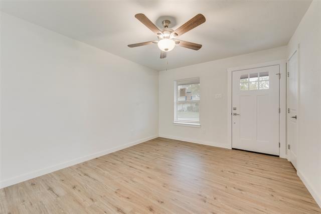 Photo - 3853 Commonwealth Dr