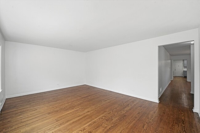 Photo - 7056 N Rockwell St Unit 1st floor