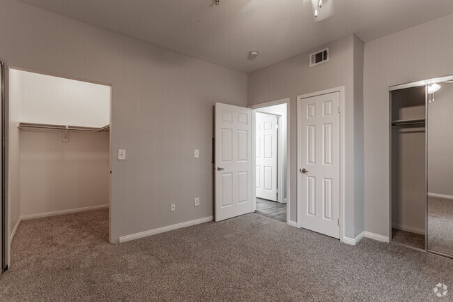 1BR, 1BA - 741SF