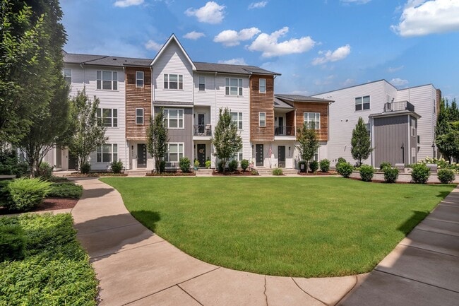 Photo - 504 Vernon Cir Townhome
