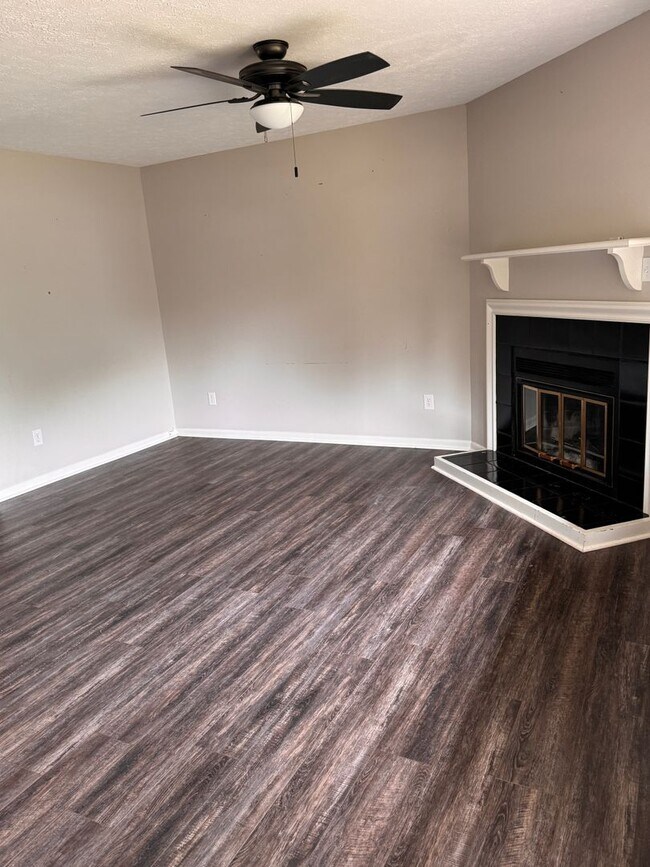 Photo - 214 Walnut Ridge Dr