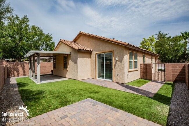 Building Photo - Beautifully Updated 3Bdm 2Ba Home with Modern Kitchen and Private Backyard