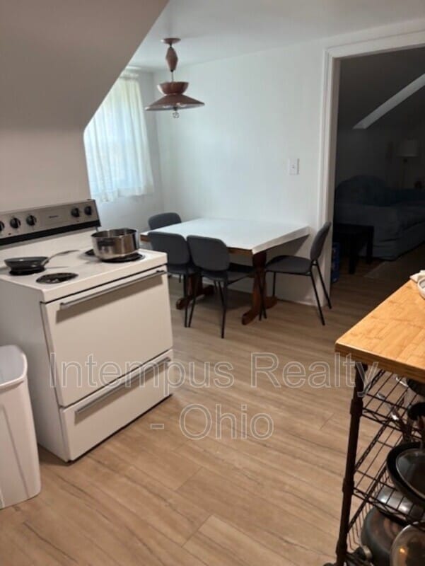 Photo - 930 Mansell Dr Unit Up