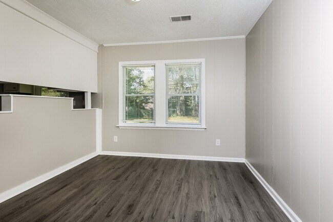 Photo - 102 Bluebell Ave