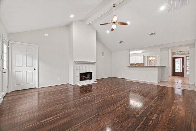 Photo - 2002 Foundary Dr