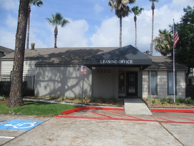 Avistar At Wilcrest - Avistar At Wilcrest