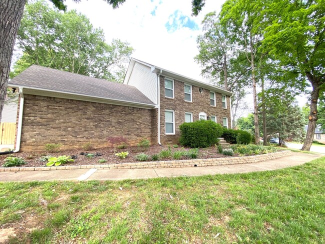 Photo - 1103 Rosebrook Dr