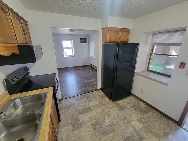 Building Photo - 618 King St