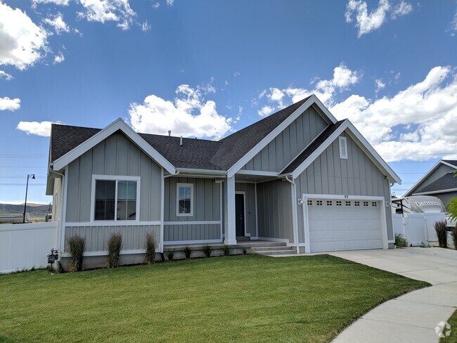 Building Photo - **Charming Rental Home in Highly Desirable...