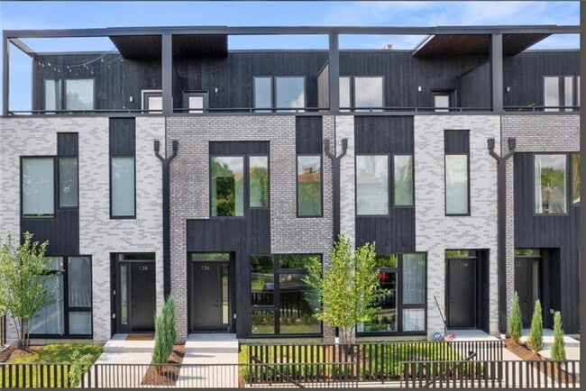 Building Photo - Spacious 3-Bedroom Home Near University of Pittsburgh