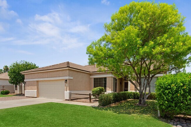 Photo - $2,500 Lovely Gilbert Rental Home With 2.5 Garage-3 bedrooms-2 Baths!