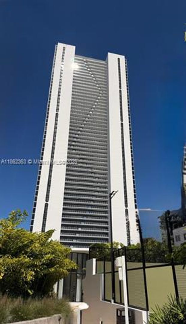 Photo - 700 NE 24th St Unit 700 NE 24 St  3701