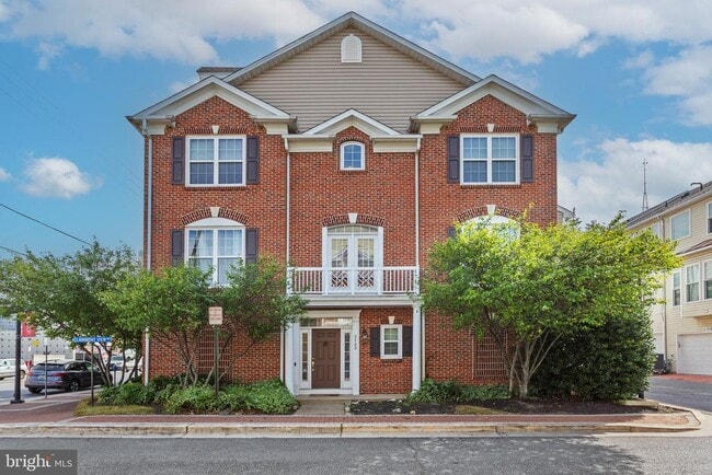 Building Photo - 2500 Clairmont View Way Rental
