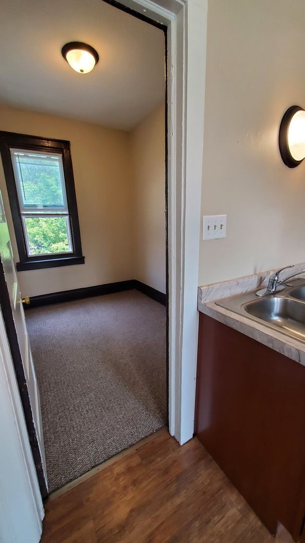 Photo - Remodeled & Spacious 4 Bedroom Lower Duple...