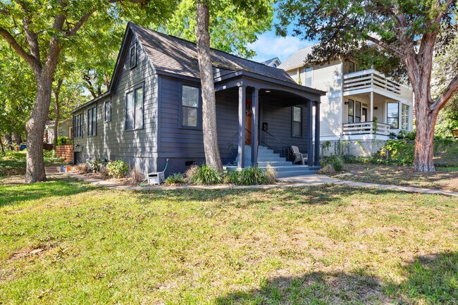 Photo - 515 E Monroe St