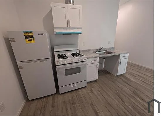 Building Photo - 10501 Wilmington Ave