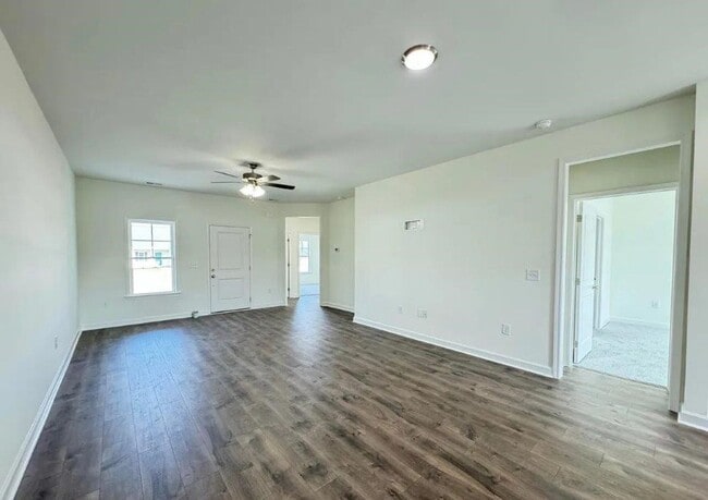 Photo - 106 E Sillinger Dr