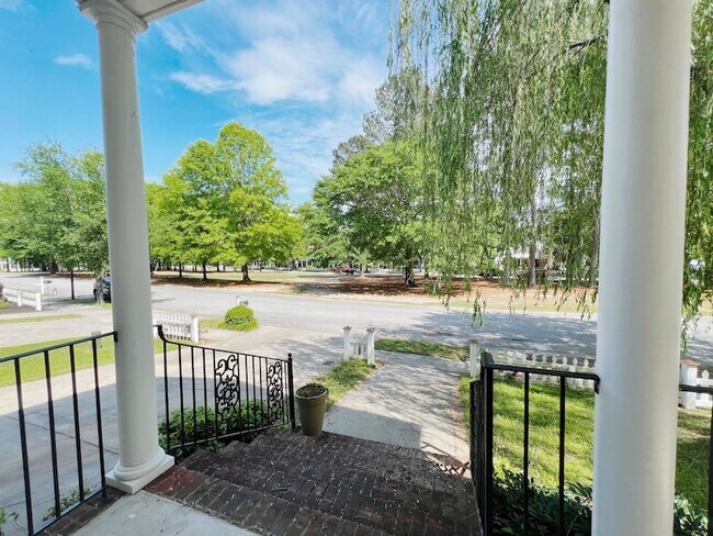 Photo - 933 Mitchell Ln