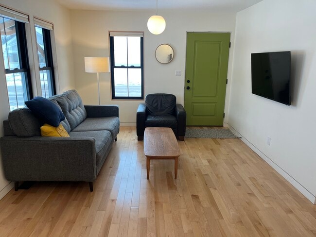 Photo - 802 Heivly St