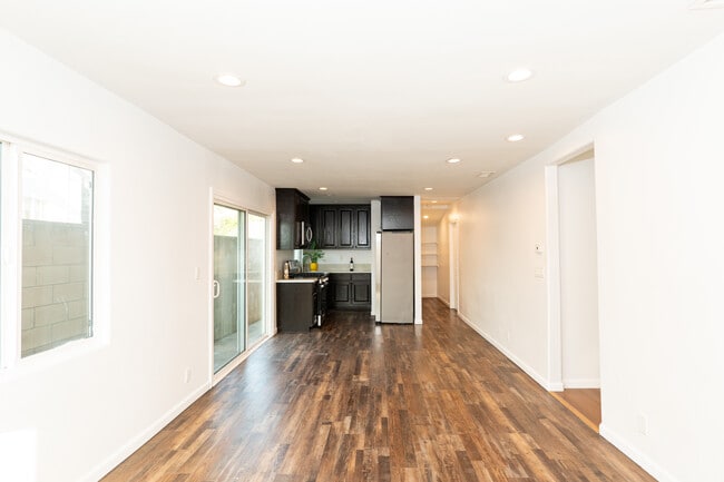 Building Photo - 940 S Bernal Ave Rental