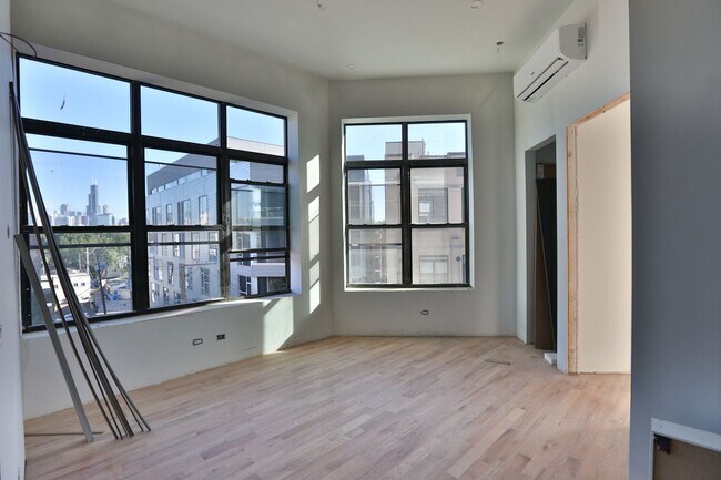 Photo - Brand New Studio in Wicker Park. 12' Ceili... Unit 204