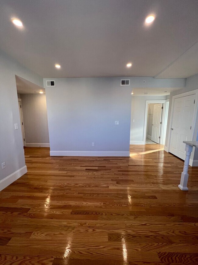 Photo - 83 Winchester St
