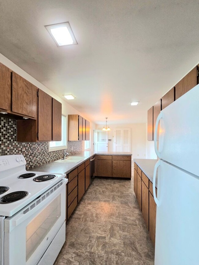 Photo - Oversized (@ whopping 2,600+ Sq. Ft.), Beautifully Charming 4-Bed, 2-Bath Home in Wenatchee!!
