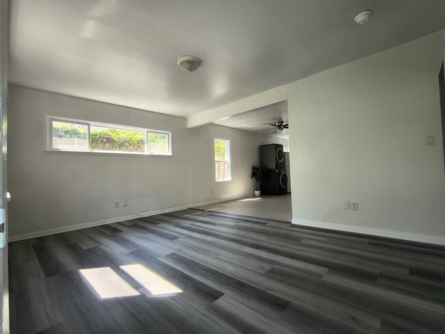 Photo - 2215 Carmona Ave