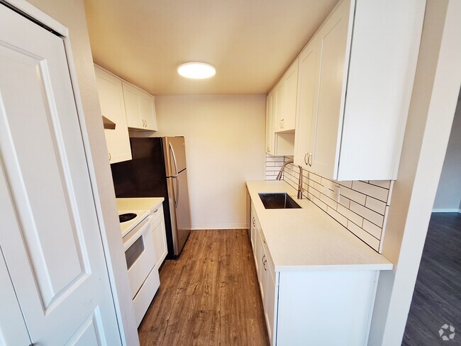 Building Photo - 5128 SE Foster Rd Unit 5128 Rental