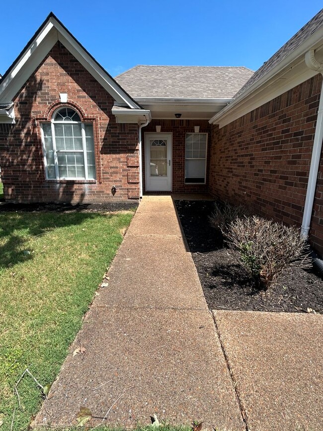 Photo - Cozy home in The Commons neighborhood offering split bedroom floor plan! Back yard is fully fence...