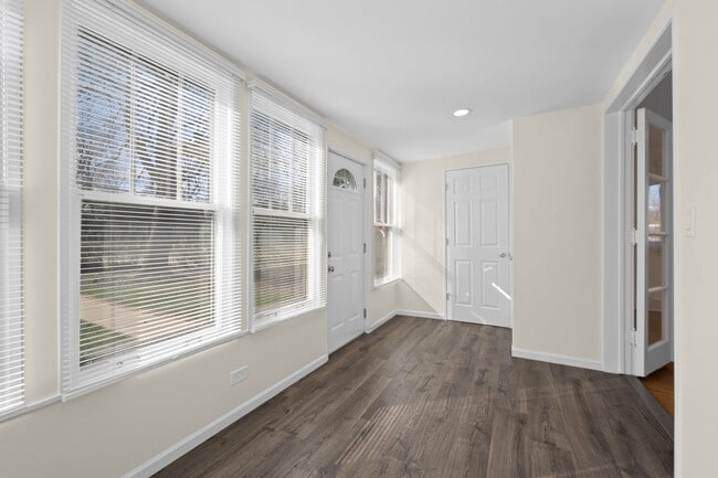 Photo - 823 Deerfield Rd