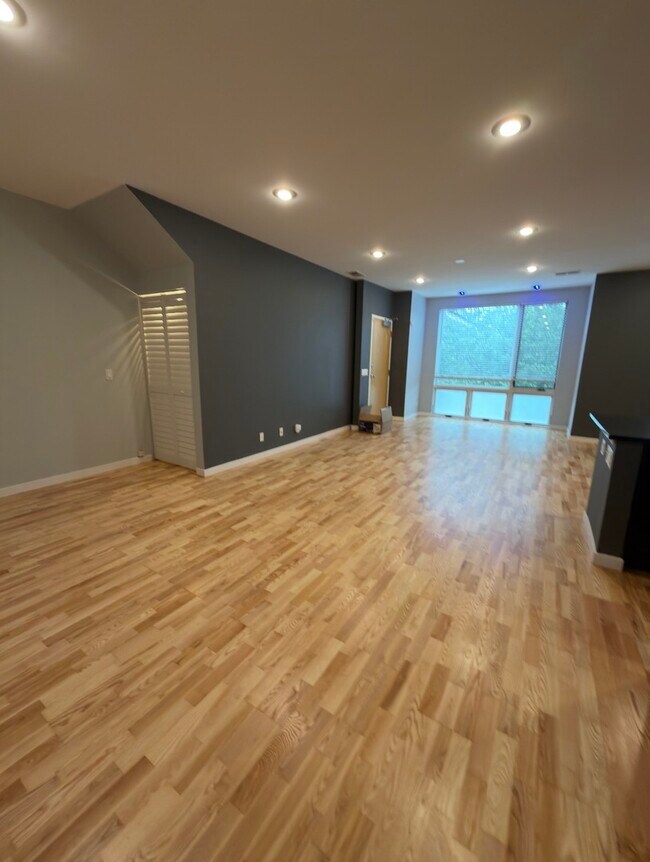 Photo - 2240 W Madison St