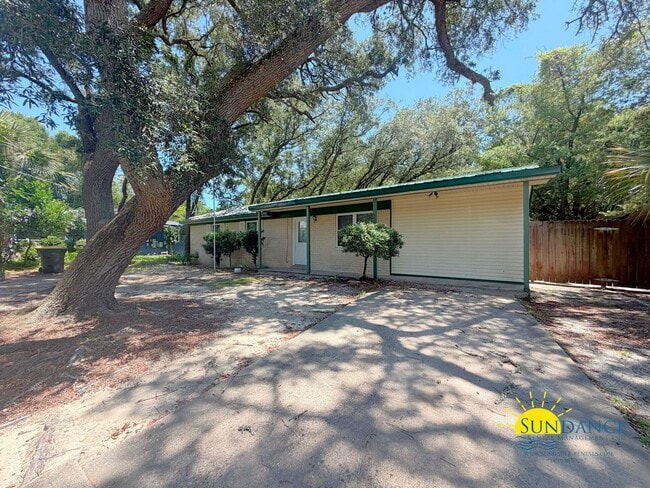 Building Photo - 210 Buck Dr NE