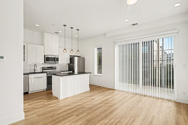Photo - 2217 N Fitzhugh Ave