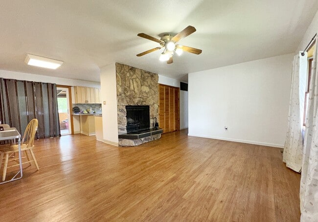 820 Dogwood St