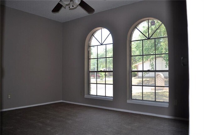 Photo - 1006 Warrington Dr