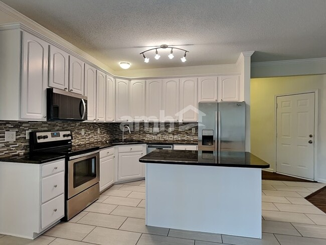 Photo - 2106 Forest Edge Dr